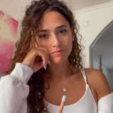 1) Isabel Giannuzzi (2.330.000 iscritti) - L�artista Isabel Giannuzzi � di gran lunga la youtuber pugliese pi� seguita. Originaria di Minervino Murge � diventata celebre per i video in cui realizza con matite colorate ritratti iper realistici di personaggi famosi ma anche di comuni oggetti